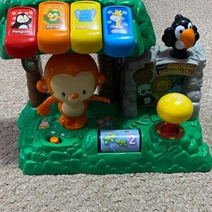 Vtech learn and dance Interactive zoo. Learning Toy with Lights Sounds and songs